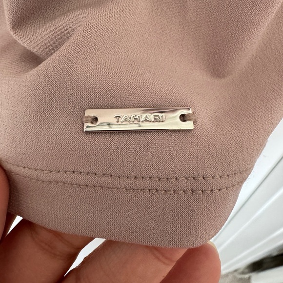 New Tahari long sleeves blouse with chain detail front pink/beige - Picture 3 of 5